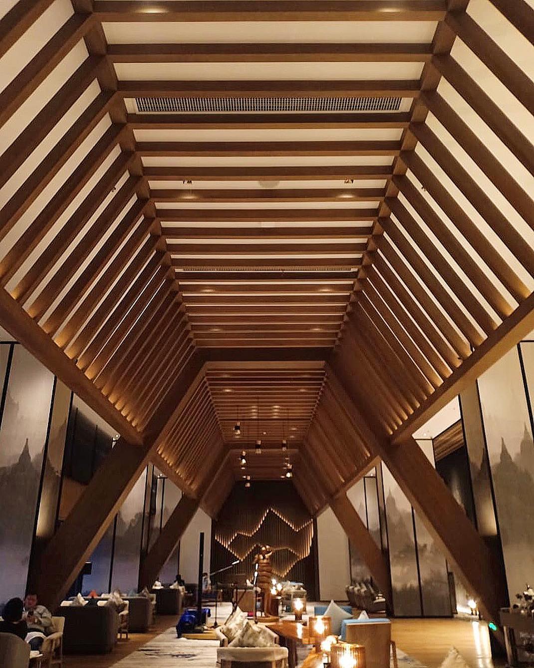 Wyndham Yangon. #wyndhamyangon #wyndhamgrandyangon #wyndham #whndhamhotel #hotellobby #architecturephotography #archi_unlimited #archi_features #architectureporn #architecture #yangon #yangonmyanmar