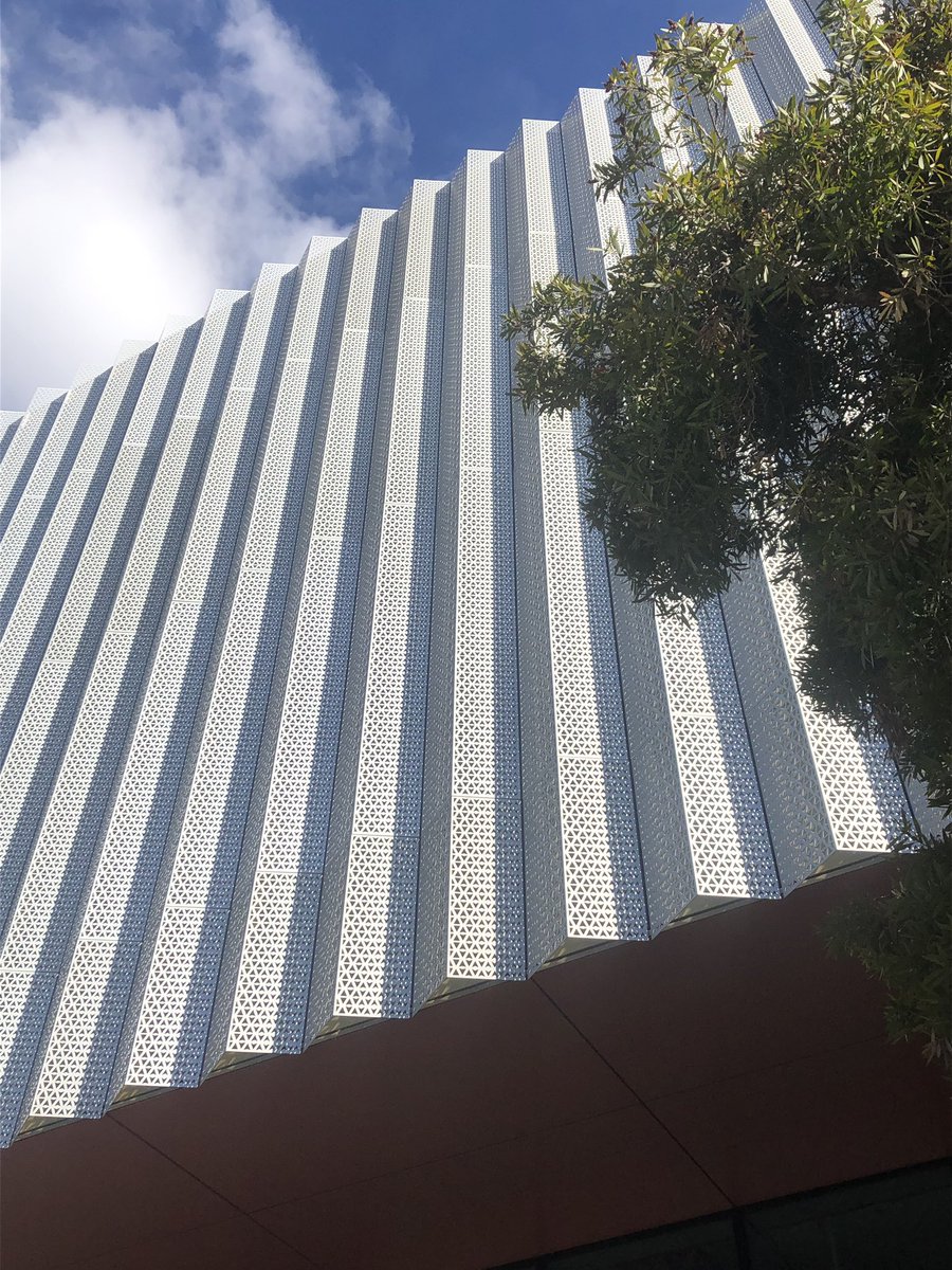 Happy Friday - the New Museum of WA looking good in the afternoon sun. @HASSELL_Studio #oma @wamuseum @WestAustralia @TourismAus https://t.co/qJ7L6yQasc